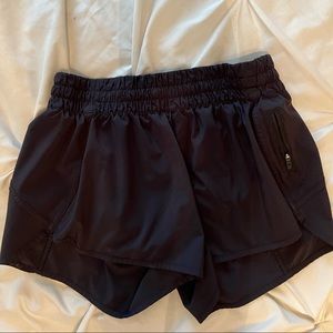 Black lululemon tracker short size 10